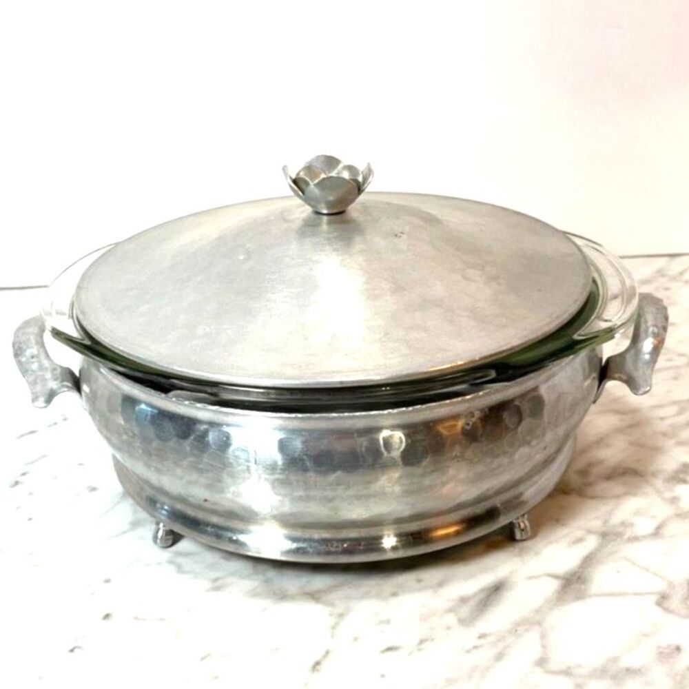 PYREX 1 1/2 Qt Glass Casserole Dish With Hammered Metal Carrier Server And Lid